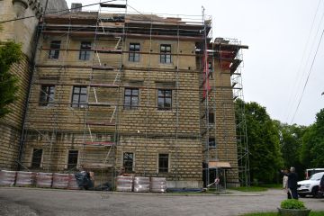 Trwają prace remontowe w Pałacu Mirów w Książu Wielkim 